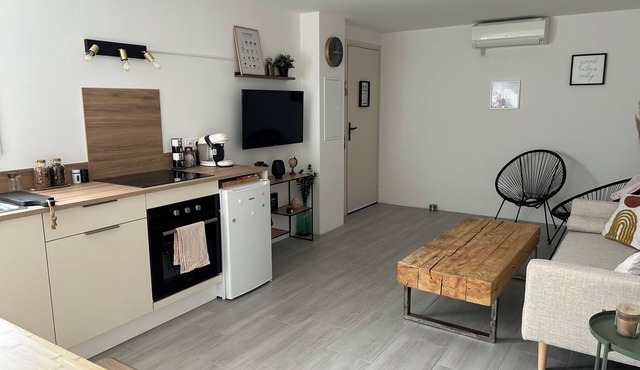 Bright, brand-new apartment close to the town center.