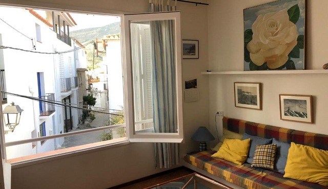 Bright Breezy Holiday Flat for tranquility and refuge and joy