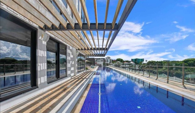 Bright Brisbane CBD resort-style escape