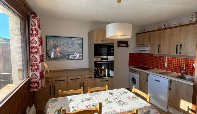 Bright cabin studio in Les Saisies, ski-in/ski-out, balcony, 5 sleeps