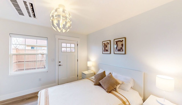 Bright cabin with patio & boat parking, blocks to mineral-rich Soap Lake