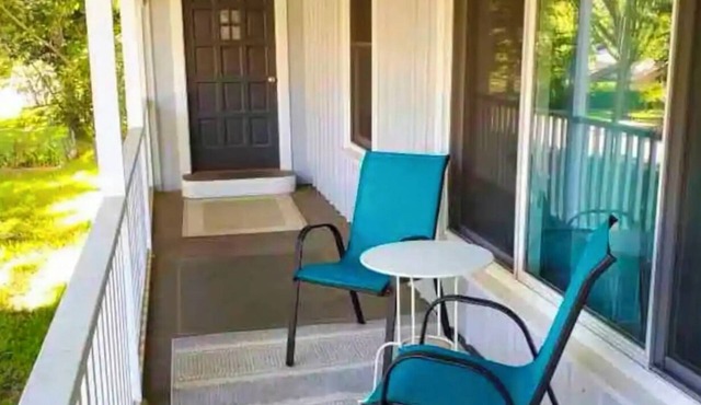 Bright Cali-King, Fast Wifi & Private Patio