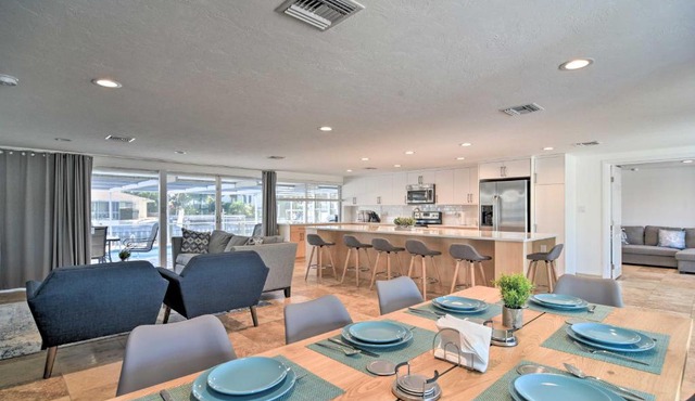 Bright Canalfront House with Pool in San Remo Shores