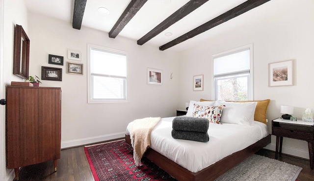 Bright Cape Cod, Perfect for Families, Near Metro