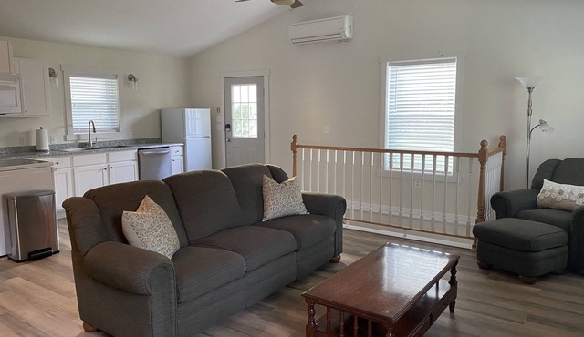 Bright carriage house steps from rail trail and river & 45 minutes to Penn State