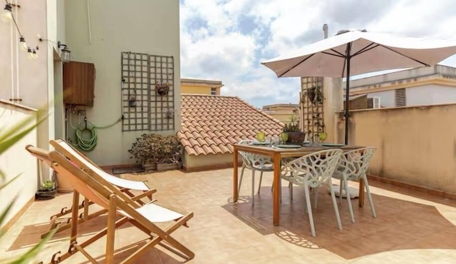 BRIGHT, CENTRALLY LOCATED PENTHOUSE WITH GARAGE IN THE SAME BUILDING