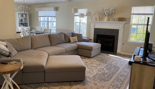 Bright centrally located 3 bed/2 bath with fenced private yard