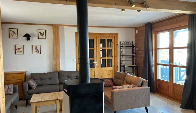 Bright Chalet · Private Sauna · Garage · Sleeps 12