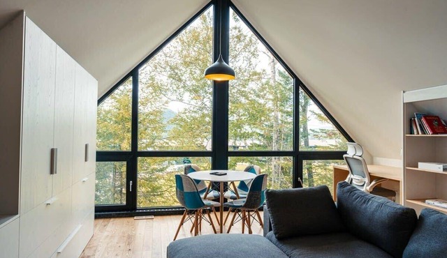Bright Chalet w/Spa & Indoor Sauna