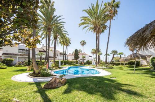 Bright Chalet with Swimming Pool and Beachfront
