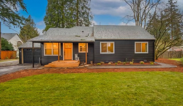 Bright & Charming 3-bedroom in wonderful Portland with AC & Dedicated Office