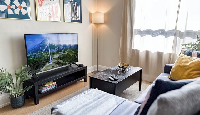 Bright & Charming Central Leslieville Home with Easy Transit!