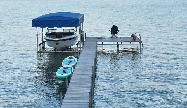 Bright & Charming Lakefront Cottage on Mullett Lake with Pickleball