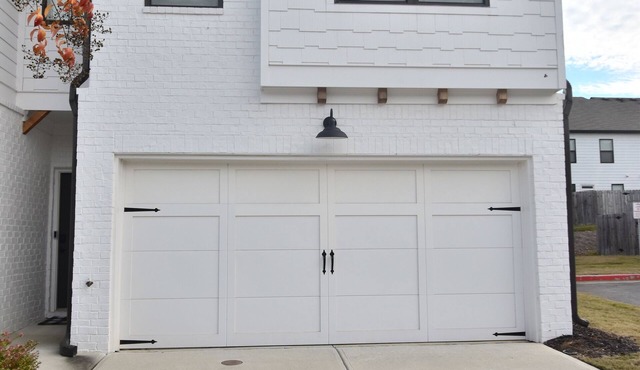 Bright, charming, modern townhouse in Winder