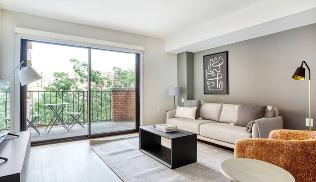 Bright Clarendon 1BR W/D, Concierge & Gym, steps to WF, by Blueground