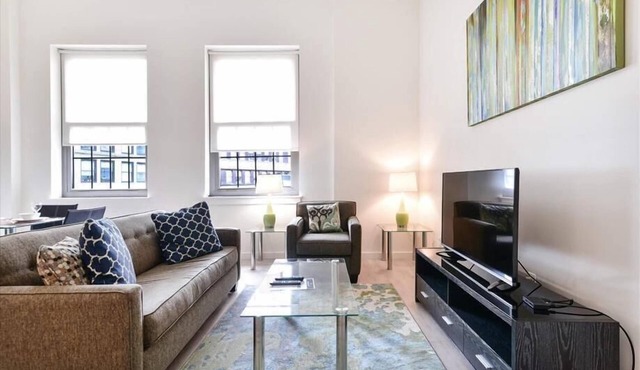 Bright & Clean 1BR |Full Kitchen & Laundry| Downtown