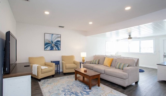 Bright, Clean and Cozy Coastal Home in Ozona