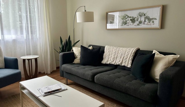 Bright, Clean, Welcoming Flat