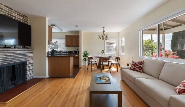 Bright & Cozy Home in La Crescenta