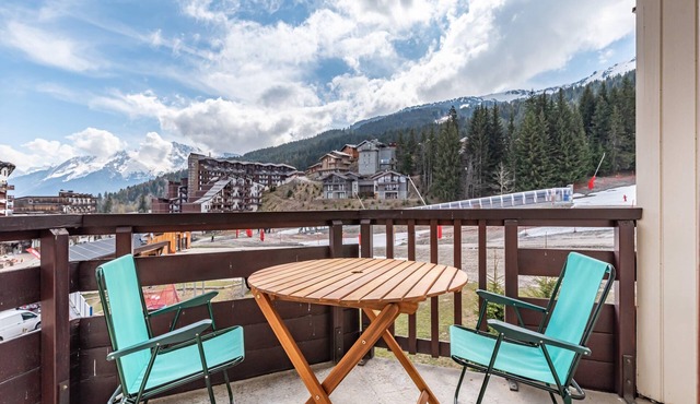 Bright Cocoon With Balcony And View On The Valley