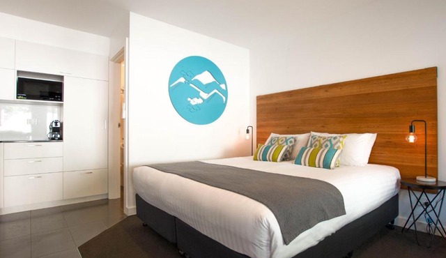 Bright Colonial Motel