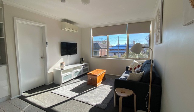 Bright & Comfortable 1BR Unit in Trendy Brunswick!