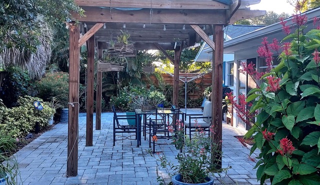 Bright/Comfortable/Fully Equipped Home in Convenient Location Near Beaches