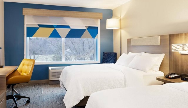 Bright & Comfortable Room w/Ample Workspace for Business Travelers