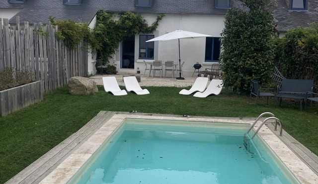 Bright, comfortable villa - private heated pool 300m from the beach