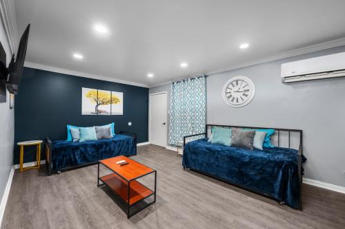 Bright & Comfy 2BR Apartment Near Med Center and Downtown