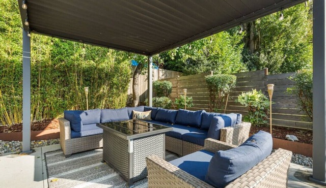 Bright & Comfy Central Gem