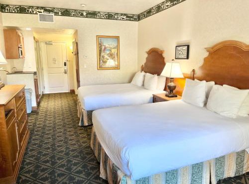 Bright & Comfy Double Queen Suite at Zermatt - 206