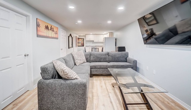 Bright, Confortable, Quiet and Spacious Apartment Basement | Parking | DT Ottawa