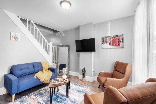 Bright Corner Flat near Transit and Trails