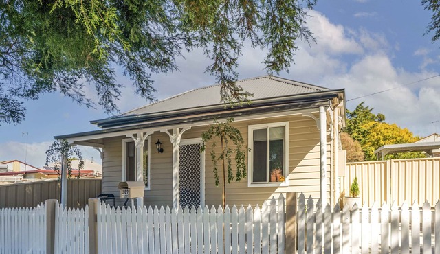 Bright, Cosy and Central Cottage- Free Wi-fi, Netflix and Disney Plus