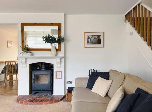 Bright & Cosy - Jacuzzi - Log Burner - King Beds