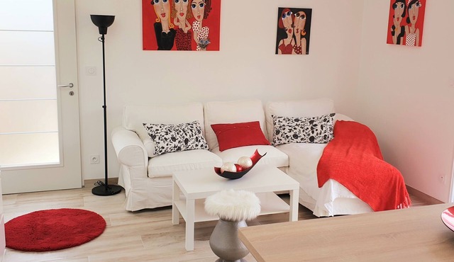 Bright cottage with terrace and garden