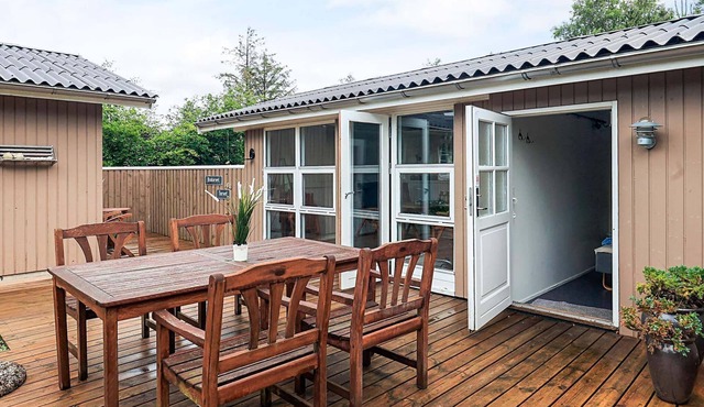 Bright Cottage by the Lagoon-By Traum