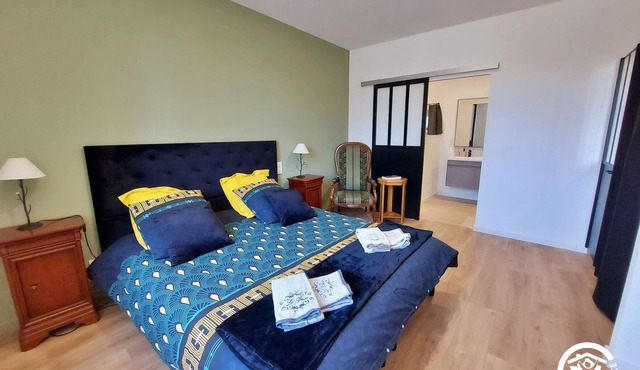 Bright cottage for 6, ping-pong, hiking, near Craon