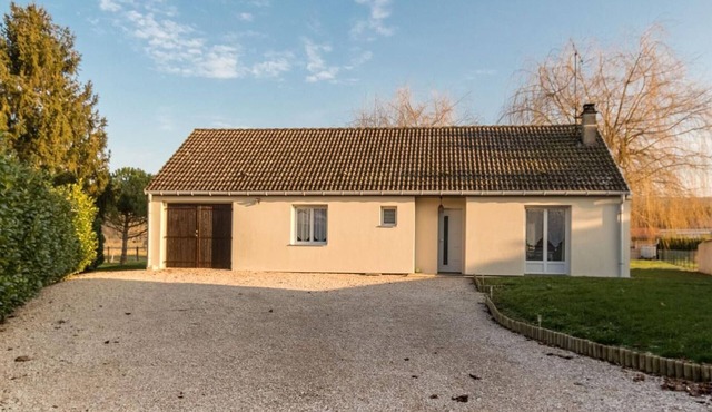 Bright Cottage in the Heart of Monts de Gy