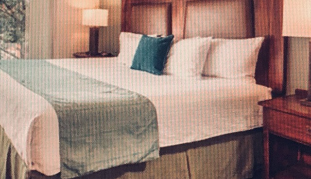 Bright Cottage w/ gas Fireplace & Private hot tub - view of the marina