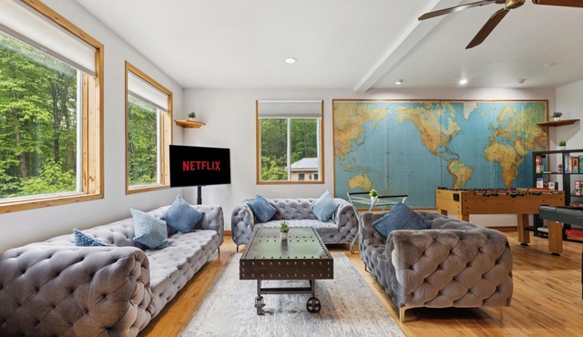 Bright cottage with private in-ground pool (summer) and fireplace, ideal for relaxing.