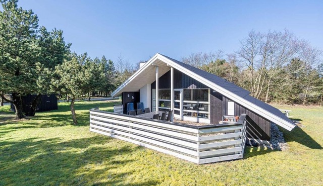 Bright Cottage with Covered Terrace-By Traum