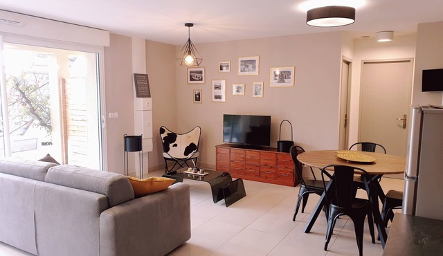 Bright cottage with terrace, garden and parking