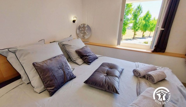 Bright cottage with wifi, pets allowed, parking, near Château-Gontier