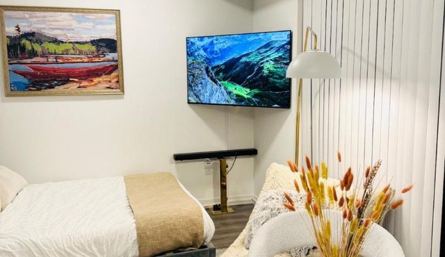 Bright & Cozy 1 Bedroom Retreat