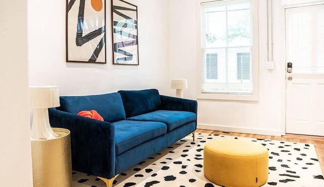 ✺ Bright & Cozy 1BR Located Steps from Downtown ✺