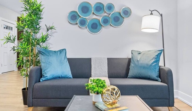 Bright & Cozy 1BR w/ In-Unit Laundry