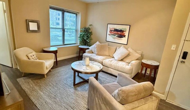 Bright & Cozy 1BR Walk to Forest Park