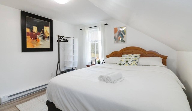 Bright & Cozy 2-Bedroom House - Clean, Comfortable, and Well-Located